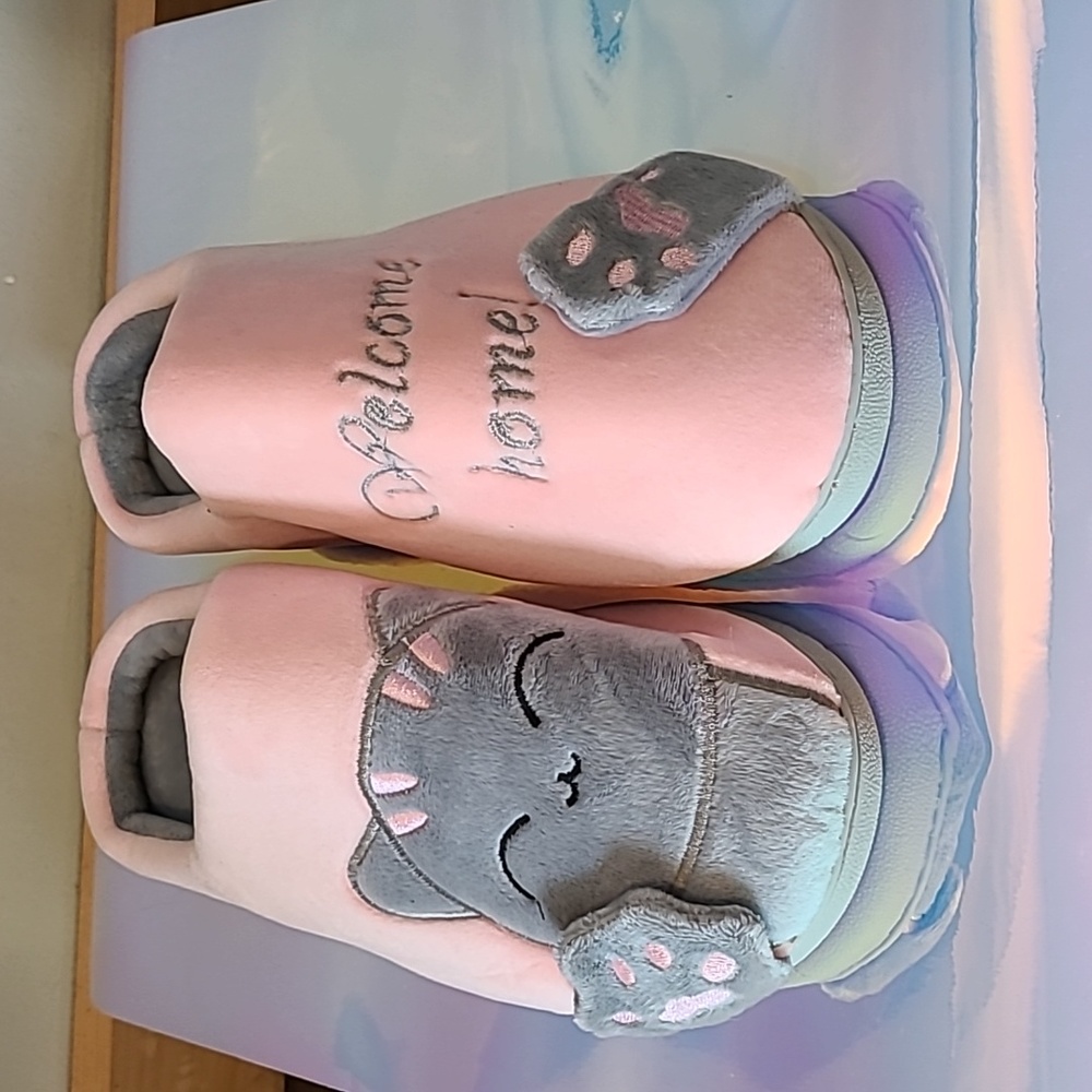Size 3-4 kid slippers
